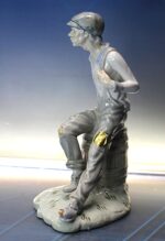 Mendigo bebiendo cerveza. Figura de porcelana Sanbo. Vintage. - Imagen 2