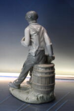 Mendigo bebiendo cerveza. Figura de porcelana Sanbo. Vintage. - Imagen 7