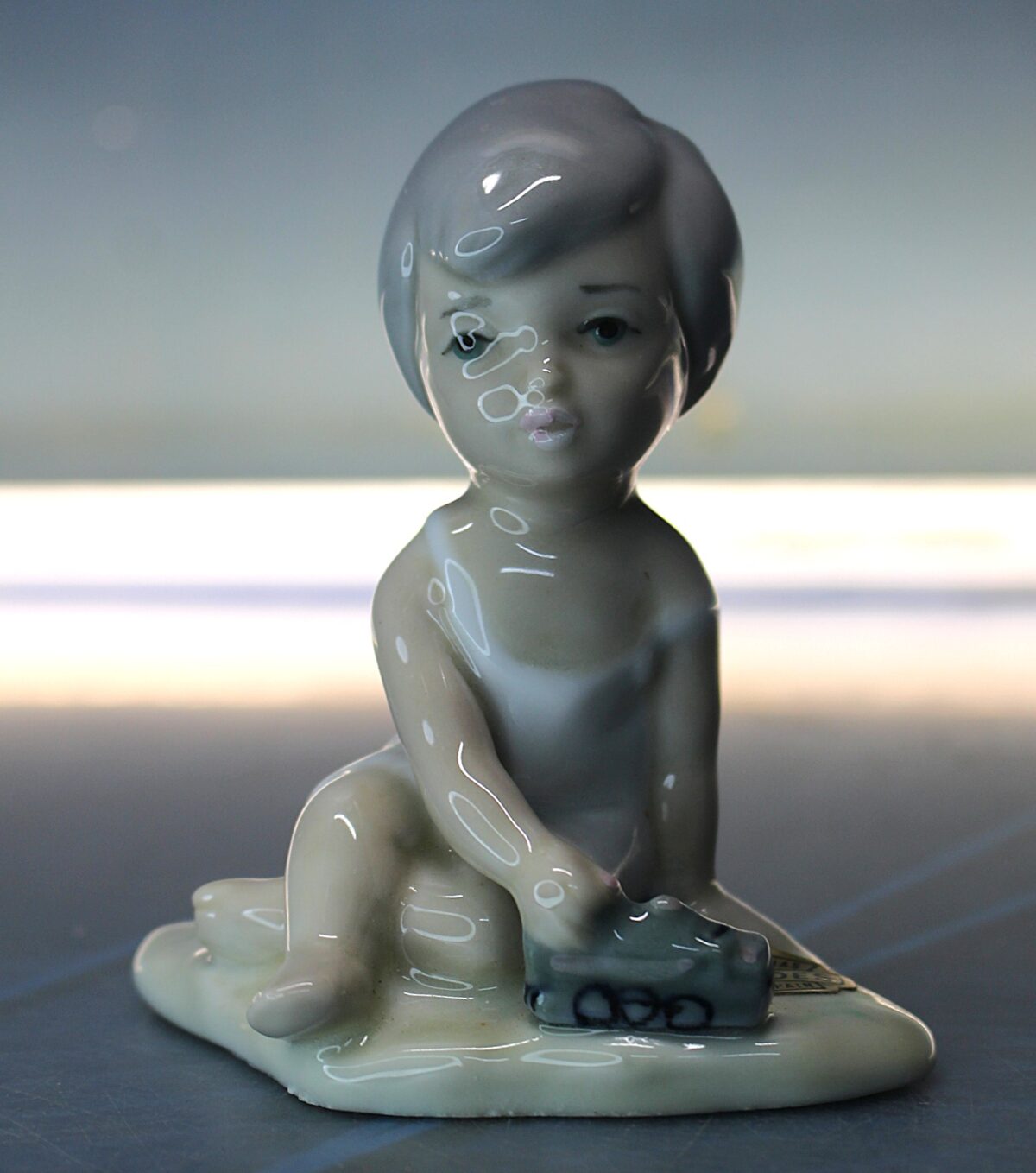 IMG_0006 Porcelana Casades: Figura de bebé con tren. Vintage. - Imagen 1