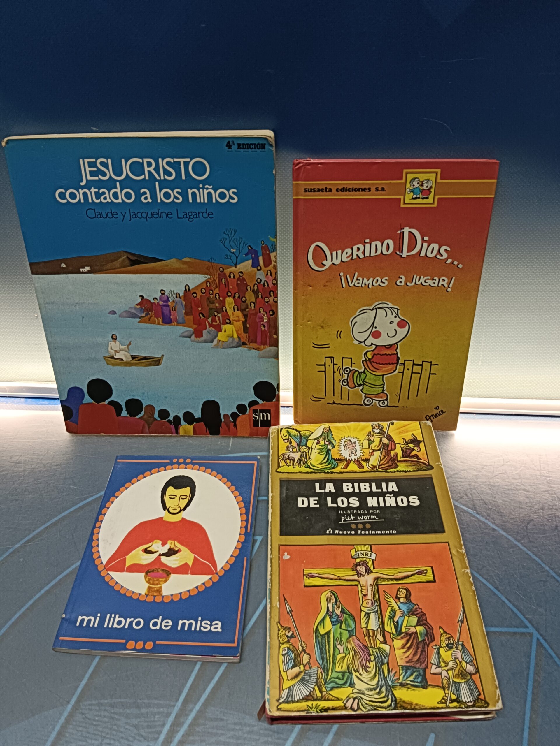 4 libros,  Jesucristo contado a los niños +la biblia de los niños + mi libro de misa y mas