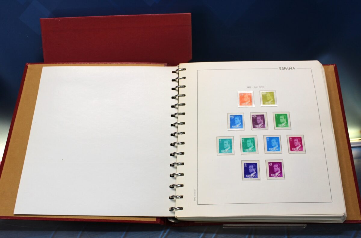 IMG_9834 1. Álbum de Sellos Edifil Semi Lujo con Escudo Real España 1977-1984. - Imagen 1