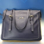 Bolso de piel azul petróleo, amarillo, naranja y blanco Cats. Tipo satchel.