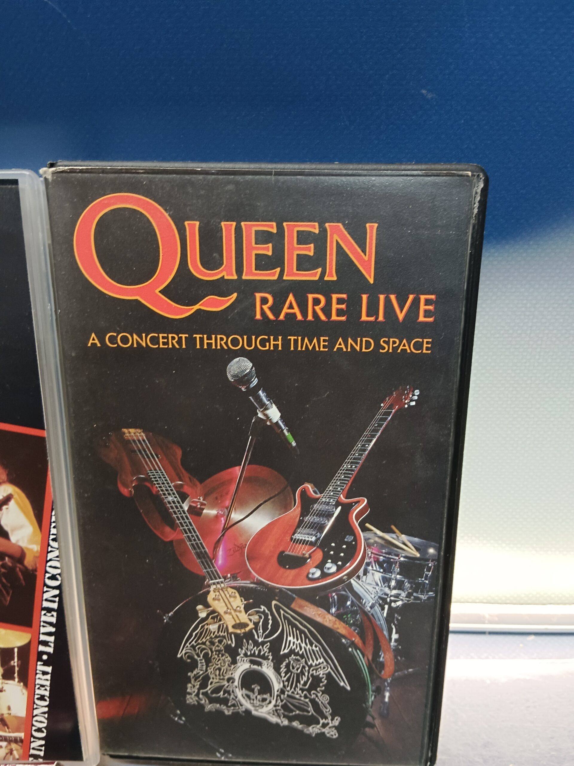 lote 6 VHS, musicales, Queen live at, live it… - VendeloAmazing