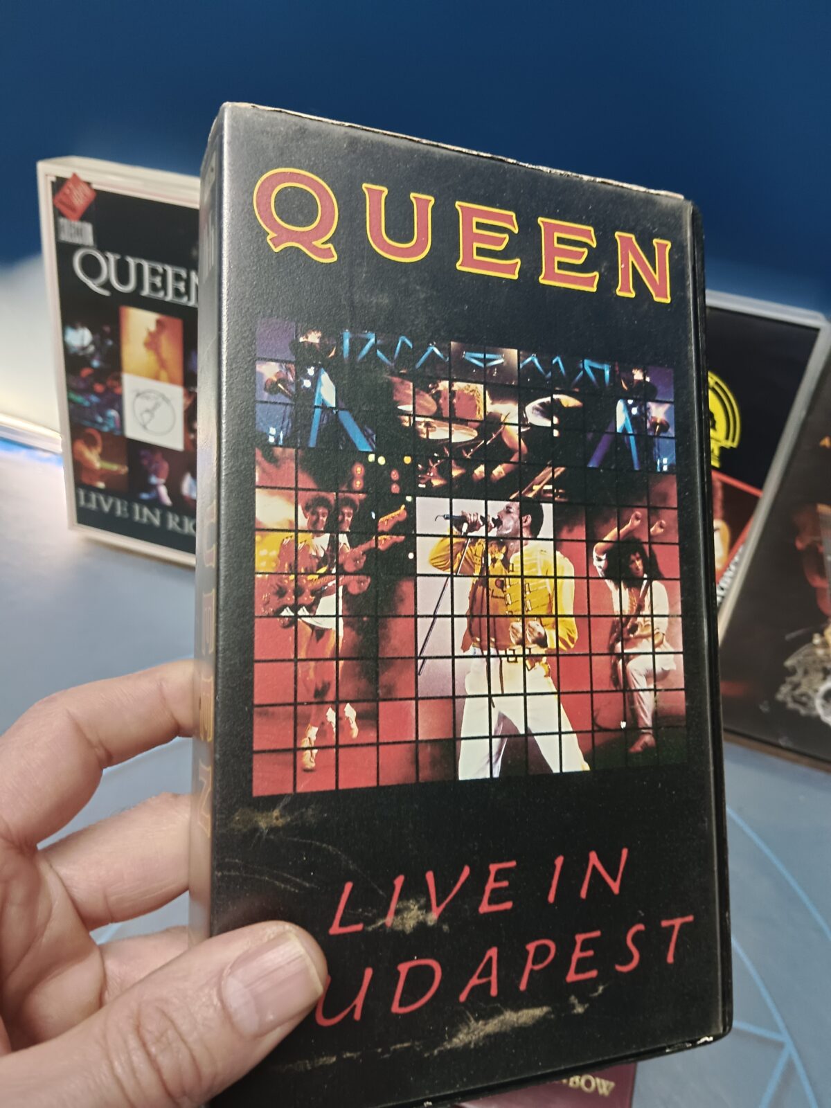 lote 6 VHS, musicales, Queen live at, live it… - VendeloAmazing