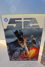 Nuevo. 52 la colección completa tomó 1 y tomo 2 Panini, DC comics - Imagen 2