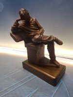 Figura de resina hombre leyendo, sujetalibros - Imagen 2
