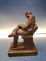 Figura de resina hombre leyendo, sujetalibros - Imagen 3