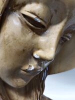 Imagen de la Virgen María rezando, 40x25x08 cm. estuco - Imagen 3