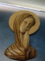 Imagen de la Virgen María rezando, 40x25x08 cm. estuco - Imagen 9