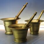 02. 3 Morteros, almireces de bronce con sus mazos.