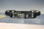 1. Pulsera de plata de ley y cuero negro Le Cadó, Roberto Torreta.