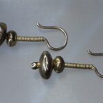 2. Pendientes de anzuelo plata. Sin firma ni contraste.