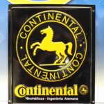 Cartel vintage “Continental. Neumáticos. Ingeniería Alemana”.
