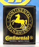 Cartel vintage “Continental. Neumáticos. Ingeniería Alemana”.