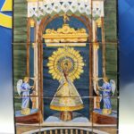 Antiguo retablo cerámico de la Virgen del Pilar, firmado.