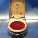 Tocadiscos portátil, Electrophone Philips AG-2141. Años 50.