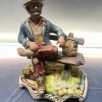 Figura Tipo Capodimonte, Vagabundo en el banco 20x17x12 CM