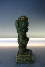 Reproducción de la diosa azteca del agua. - Imagen 3