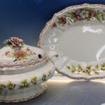 Sopera y fuente porcelana o loza Made in Italy. Pintado a mano. Vintage.