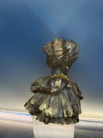 Figura de bronce niña campesina 18x17x17 cm - Imagen 11