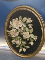 Cuadro ovalado con flores de miga o flores artesanales 44x33 cm - Imagen 3