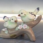 17. Porcelana Casades: Pareja de pájaros en una rama. Vintage.