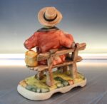 18. Mendigo comiendo patata. Figura de porcelana biscuit. - Imagen 6