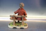 19. Mendigo comiendo sopa. Figura de porcelana biscuit. - Imagen 6