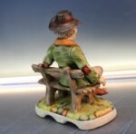 20. Mendigo sentado. Figura de porcelana biscuit. - Imagen 7