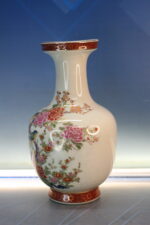 21. Jarrón de porcelana con esmalte craquelado de Japón. Pintado a mano. - Imagen 2