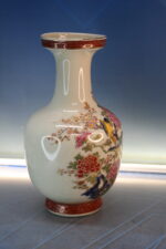 21. Jarrón de porcelana con esmalte craquelado de Japón. Pintado a mano. - Imagen 10