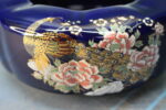 24. Cenicero, cuenco de porcelana azul cobalto de Japón. Pintado a mano. - Imagen 3