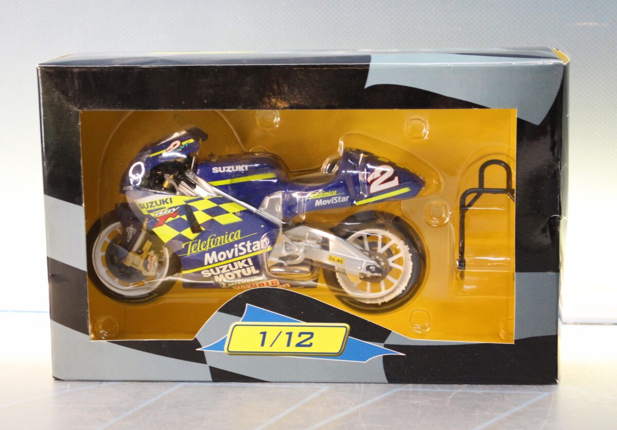 IMG_5377 01. Maqueta Moto GP: Suzuki RGV500. Kenny Roberts Jr. 2000. 1:12. - Imagen 1