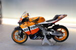 03. Maqueta Moto GP: Honda RC211V. Dani Pedrosa 2006. 1:12. - Imagen 5