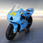04. Maqueta Moto GP: Suzuki GSV-R. John Hopkins 2006. 1:12.