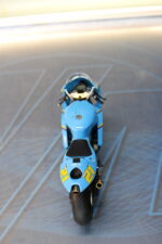 04. Maqueta Moto GP: Suzuki GSV-R. John Hopkins 2006. 1:12. - Imagen 4