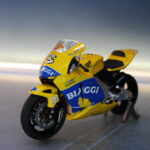 07. Maqueta Moto GP: Honda RC211V. Max Biaggi 2004. 1:12.