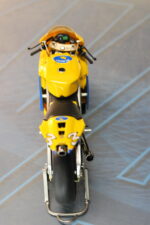 07. Maqueta Moto GP: Honda RC211V. Max Biaggi 2004. 1:12. - Imagen 4