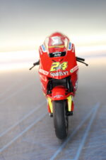 08. Maqueta Moto GP: Honda RC211V. Toni Elias 2006. 1:12. - Imagen 3