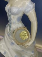 Figura de porcelana Sanbo, mujer con pandereta, 30 cm - Imagen 2