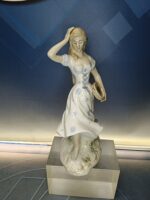 Figura de porcelana Sanbo, mujer con pandereta, 30 cm - Imagen 10