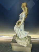 Figura de porcelana Sanbo, mujer con pandereta, 30 cm - Imagen 7