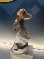 Figura de porcelana Sanbo, mujer con pandereta, 30 cm - Imagen 3