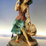 Reproducción en resina de figura “Pastora” de Giuseppe Armani, Capodimonte.