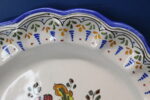 Cerámica Puente del Arzobispo, plato de castañuelas. Firmado M. Álvarez. - Imagen 2