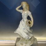 Figura de porcelana Sanbo, mujer con pandereta, 30 cm