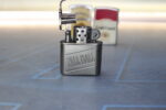 5 mecheros de gasolina, tipo Zippo, publicidad tabaco. Años 90. - Imagen 5