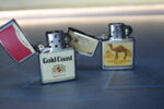 5 mecheros de gasolina, tipo Zippo, publicidad tabaco. Años 90. - Imagen 4
